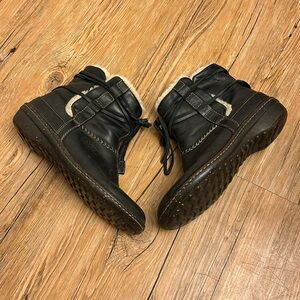 Ugg Women’s Boots Black/Dark Brown? Size 9